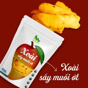 Xoài sấy muối ớt 150gr được cắt thành từng lát mỏng, có màu cam hoặc cam đậm